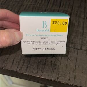 BeautyStat White and Blue Moisturizer for Ultimate Hydration